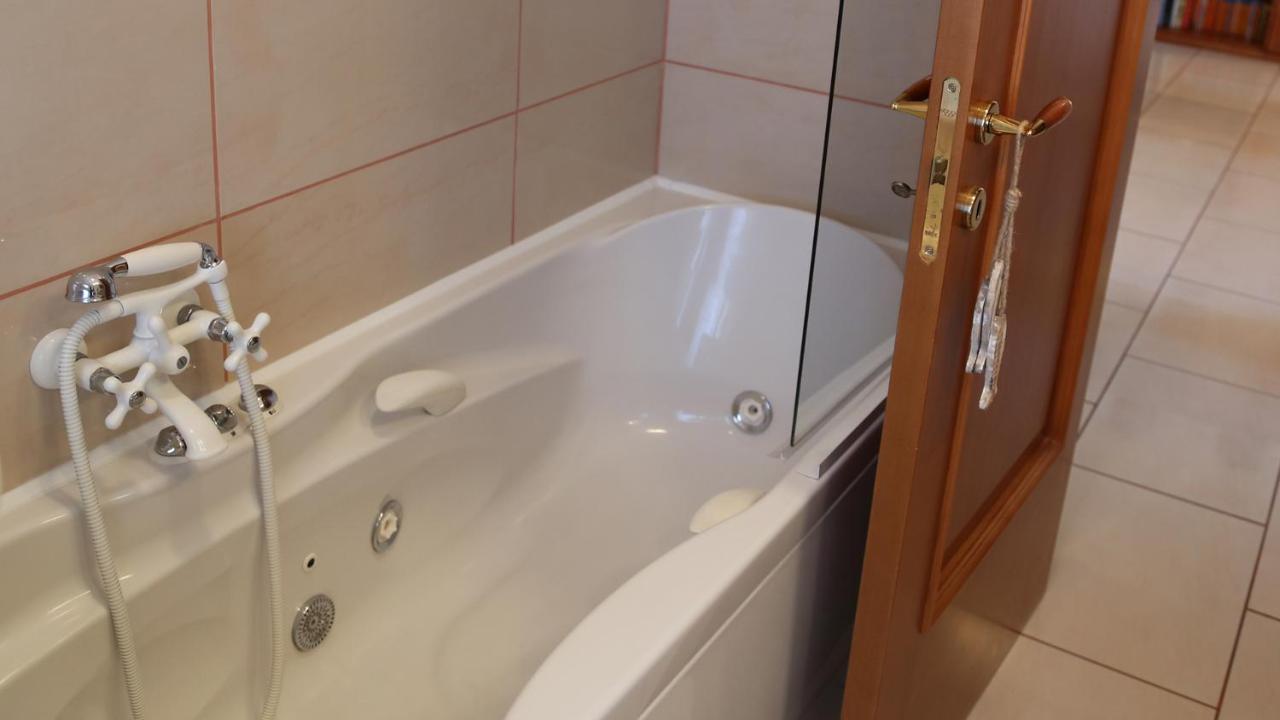 Soada Apartment Cappelle sul Tavo ภายนอก รูปภาพ